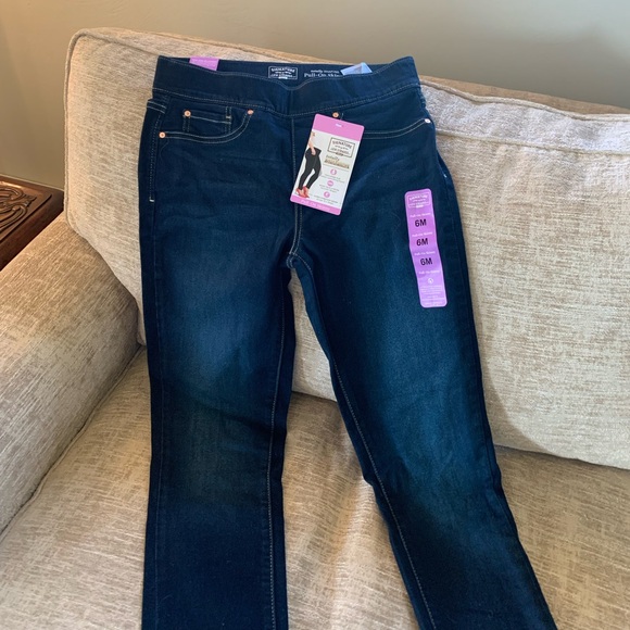 🔥NeW🔥 Signature by Levi Strauss & Co Totally Shaping Pull-On Skinny Jeans Sz 6 - Picture 6 of 9